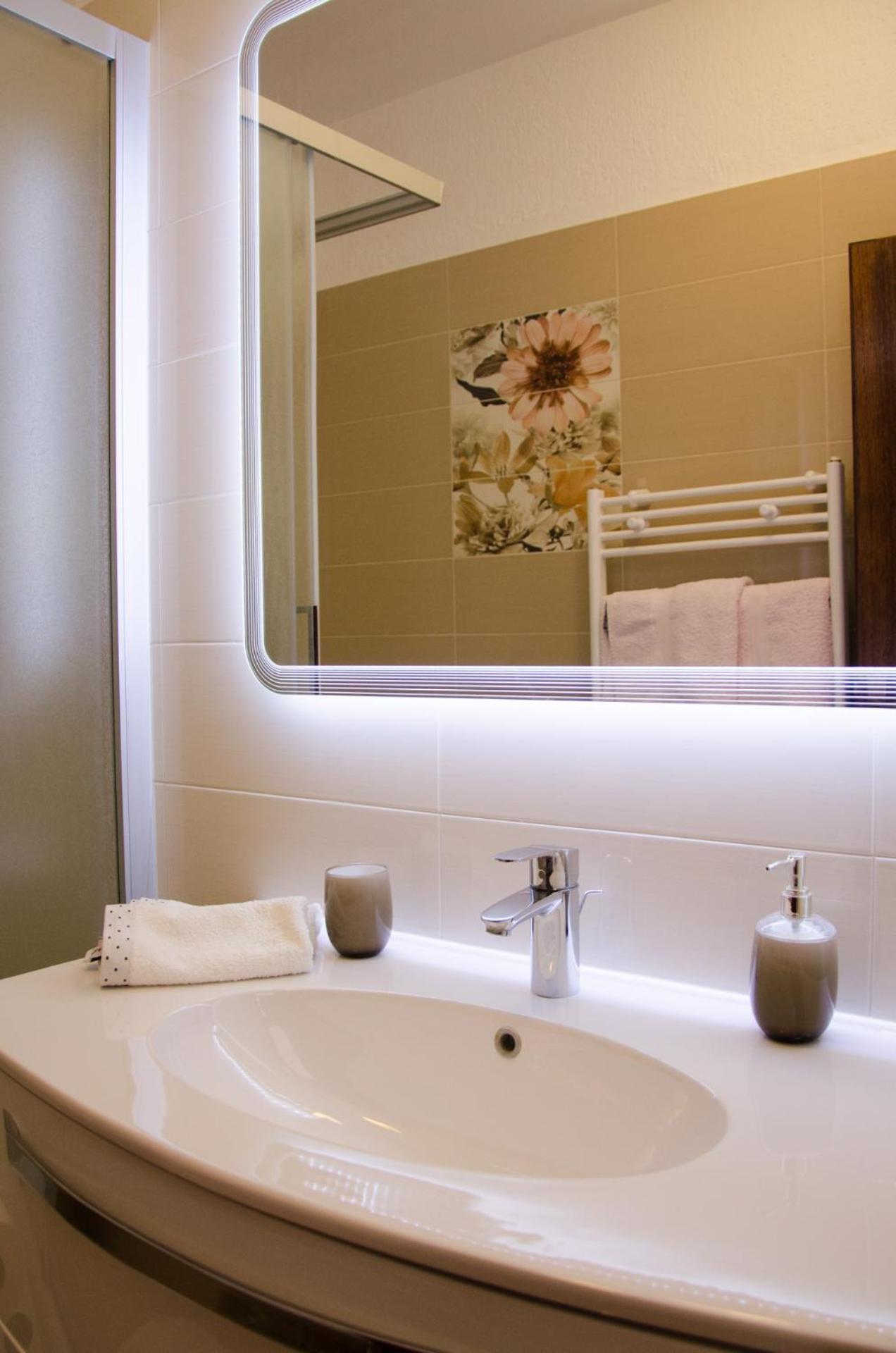 סנג' Guesthouse Ruza מראה חיצוני תמונה